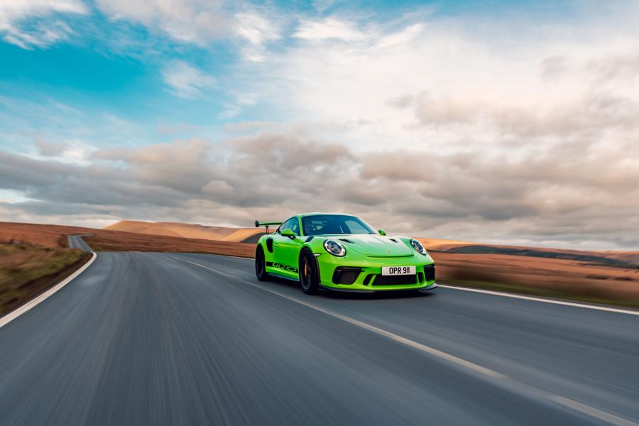  Porsche 911 GT3 RS (991) 2018 года  (UK) (фото 4 из 39)
